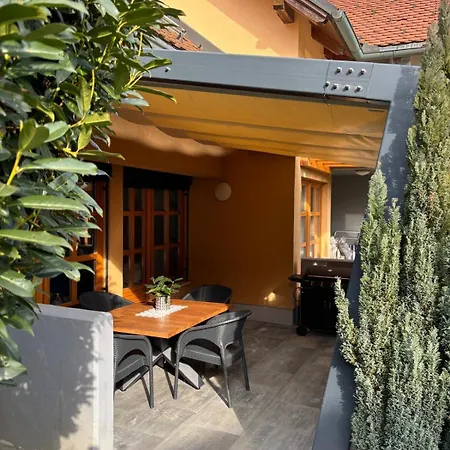 Sisi Banovci Apartman *